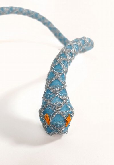 画像2: 首飾り　刺繍　立体ヘビ　濃水色